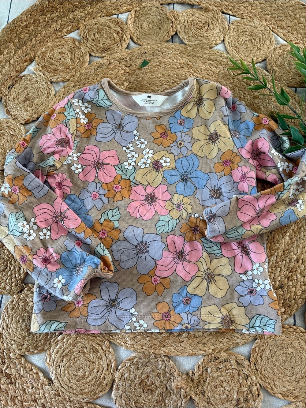 H&M 100% cotton Floral Crew Long Sleeve Tee. Size 6/7